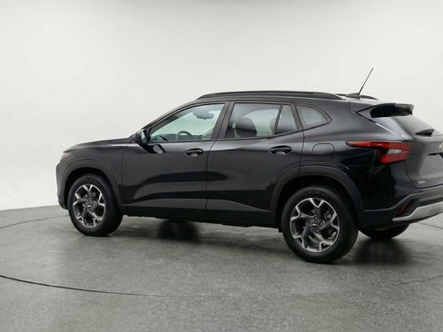 Used 2025 Chevrolet Trax LT image 6