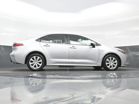 Used 2025 Toyota Corolla LE FWD image 31