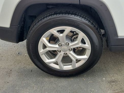 Used 2024 Jeep Compass Latitude AWD/4WD image 6