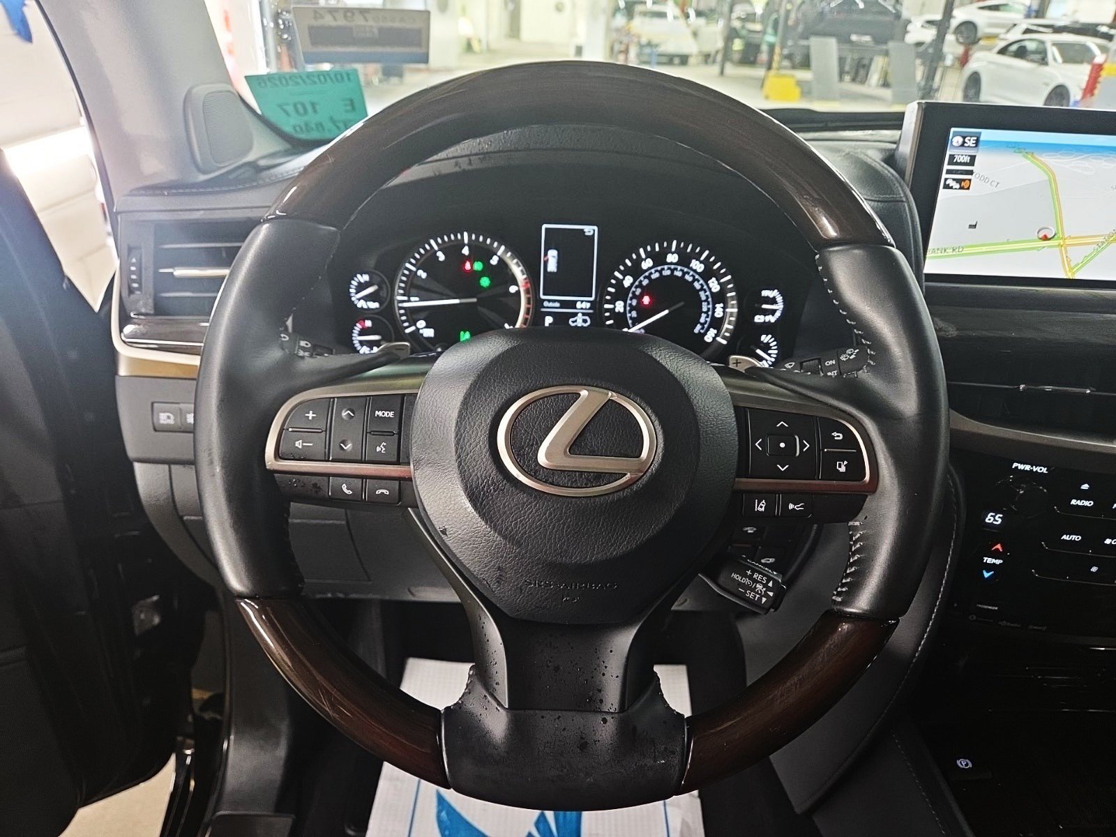 Used 2019 Lexus LX 570 4WD w/ Luxury Package image 11