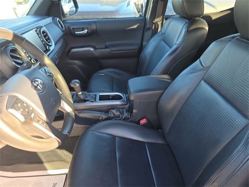 Used 2020 Toyota Tacoma TRD Off-Road image 18