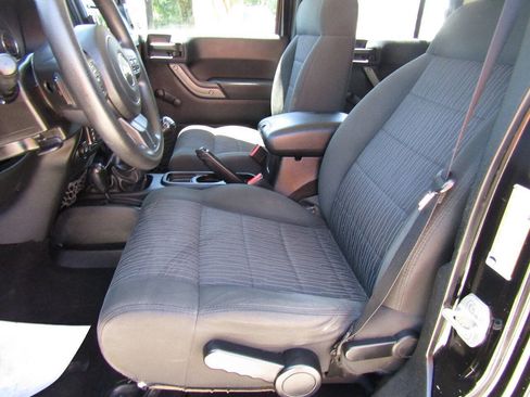 Used 2012 Jeep Wrangler Unlimited Sport AWD/4WD image 10
