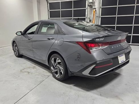 Certified 2025 Hyundai Elantra Sport FWD image 9