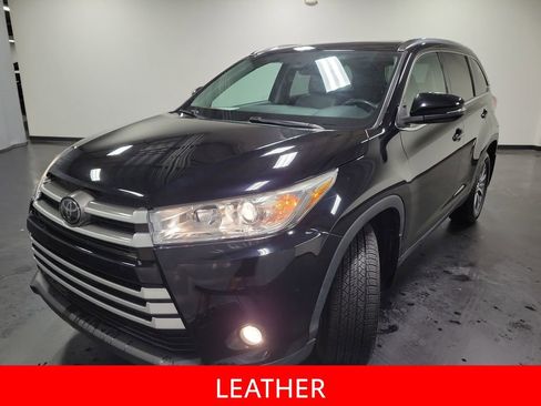 Used 2019 Toyota Highlander XLE AWD/4WD image 4