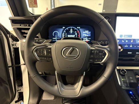 Used 2026 Lexus GX 550 w/ Cold Area Package AWD/4WD image 11