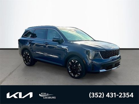 Certified 2025 Kia Sorento EX w/ Panoramic Sunroof Package FWD image 1