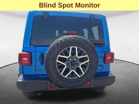 Used 2025 Jeep Wrangler Unlimited Sahara AWD/4WD image 7