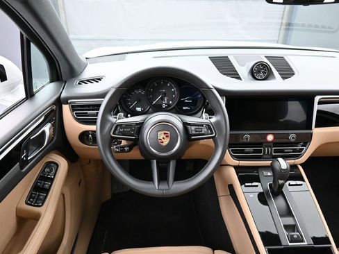 Used 2025 Porsche Macan AWD/4WD image 18