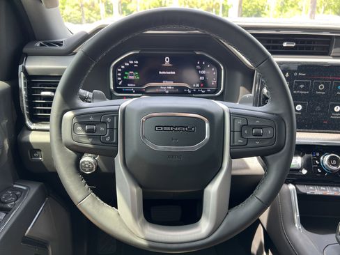 Used 2025 GMC Sierra 1500 Denali image 18