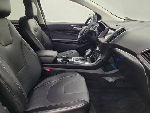 Used 2018 Ford Edge Titanium w/ Equipment Group 302A AWD/4WD image 21
