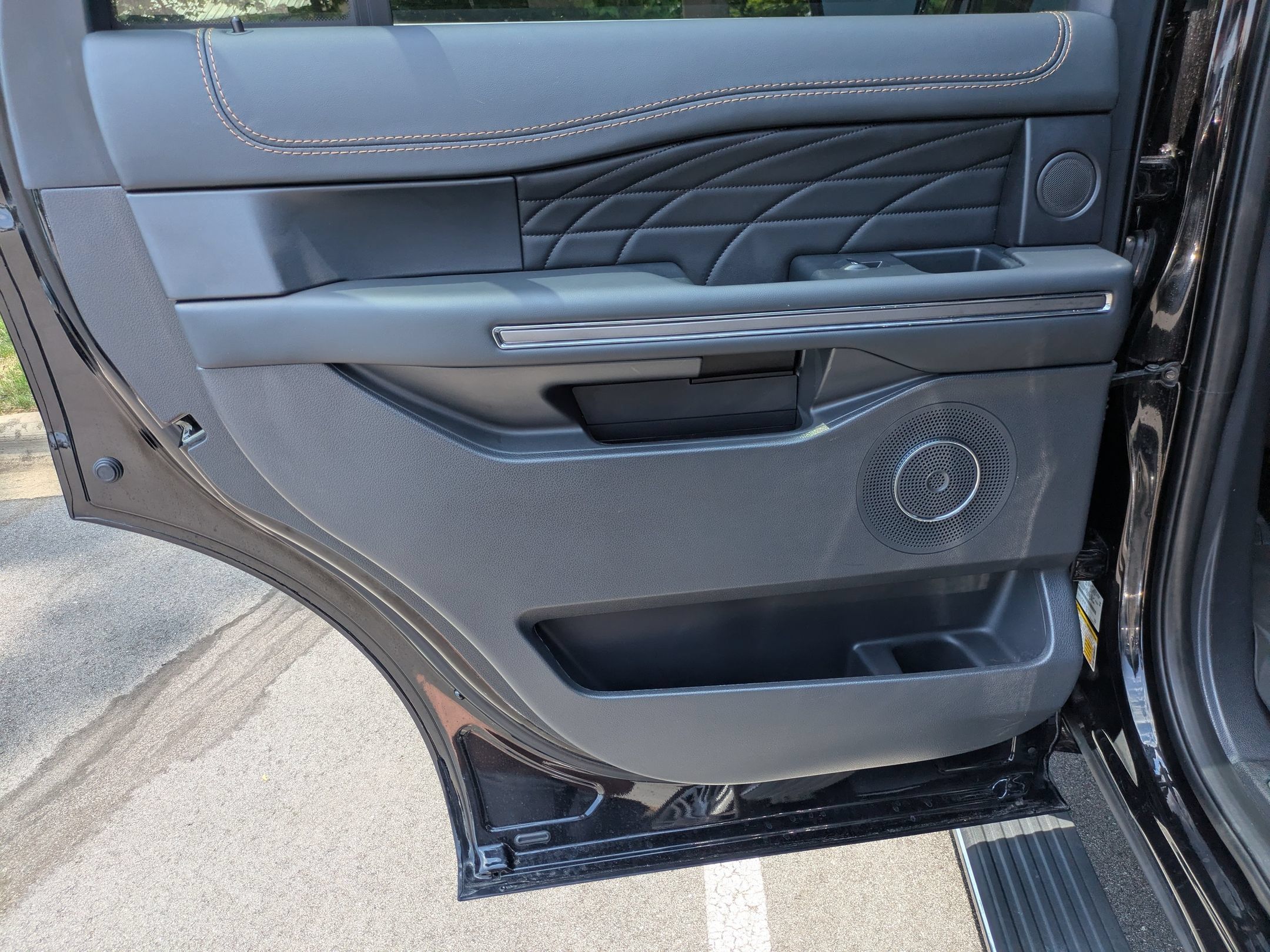 Used 2023 Ford Expedition Platinum AWD/4WD image 28