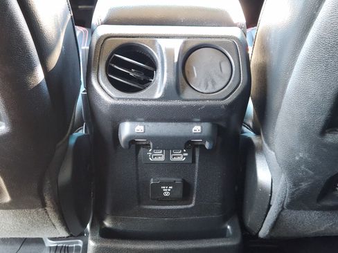 Used 2020 Jeep Wrangler Unlimited Rubicon w/ Quick Order Package 28Y Recon AWD/4WD image 31