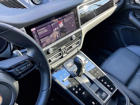 Used 2024 Porsche Macan image 32