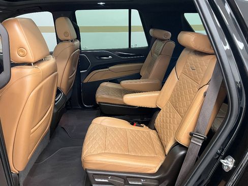 Used 2022 Cadillac Escalade Sport w/ LPO, ONYX Package AWD/4WD image 17