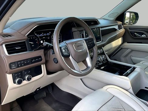 Used 2021 GMC Yukon XL Denali w/ Denali Premium Package AWD/4WD image 18