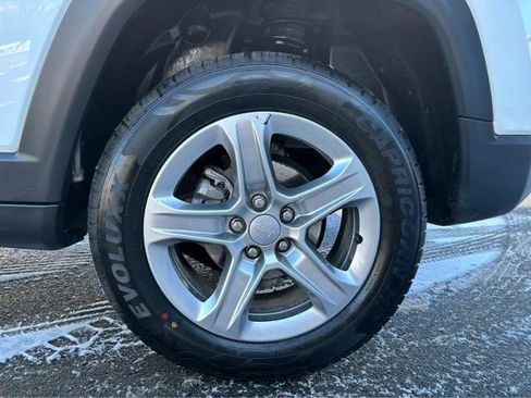 Used 2024 Jeep Compass Latitude AWD/4WD image 4