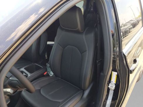 New 2026 Chrysler Pacifica Select image 14