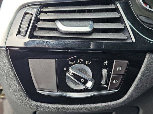 Used 2019 BMW 530e w/ Premium Package image 26