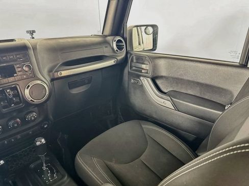 Used 2015 Jeep Wrangler Unlimited Sahara w/ Max Tow Package AWD/4WD image 23