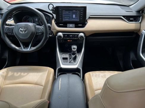 Used 2019 Toyota RAV4 XLE Premium FWD image 26