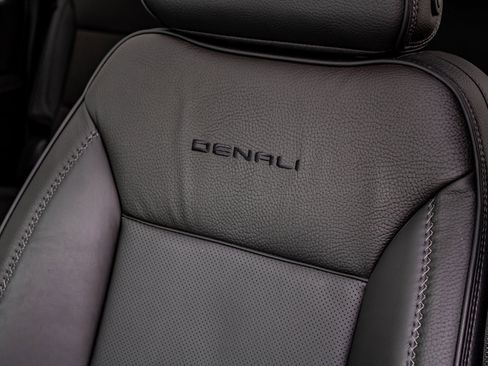 Used 2025 GMC Yukon XL Denali w/ Sun & Power Step Package image 23