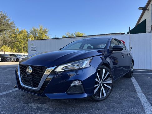 Used 2021 Nissan Altima 2.5 SR image 1