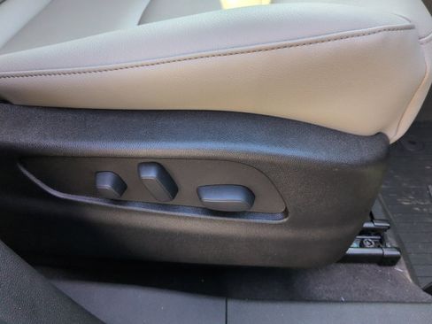 Used 2023 Cadillac XT4 Luxury w/ Cold Weather Package image 19