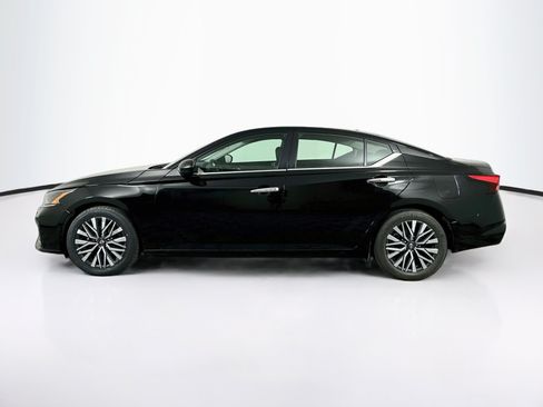 Used 2025 Nissan Altima 2.5 SV FWD image 4