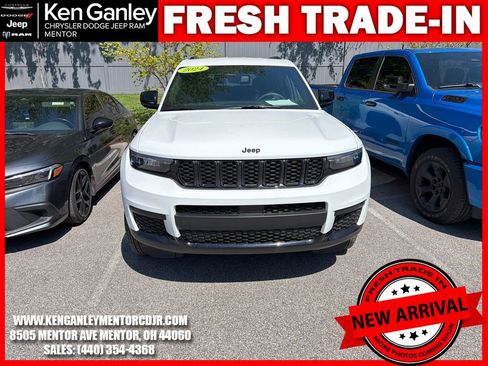 Used 2024 Jeep Grand Cherokee L Laredo AWD/4WD image 2