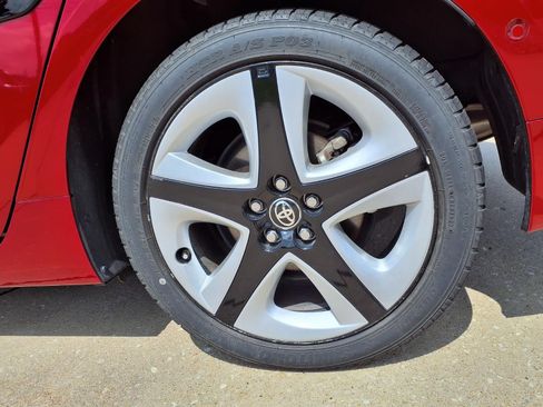 Used 2017 Toyota Prius Four FWD image 36