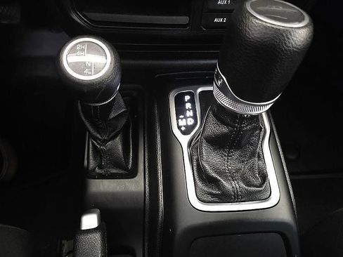 Used 2020 Jeep Gladiator Sport AWD/4WD image 24