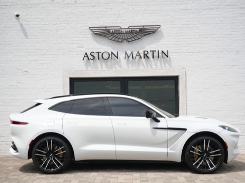 Used 2023 Aston Martin DBX AWD/4WD image 22