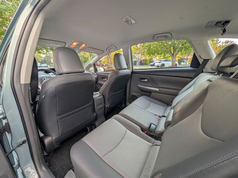 Used 2014 Toyota Prius V Five FWD image 8