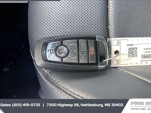 Used 2024 Lincoln Nautilus Premier image 9