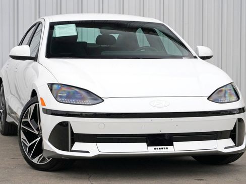 Used 2024 Hyundai Ioniq 6 SEL image 2