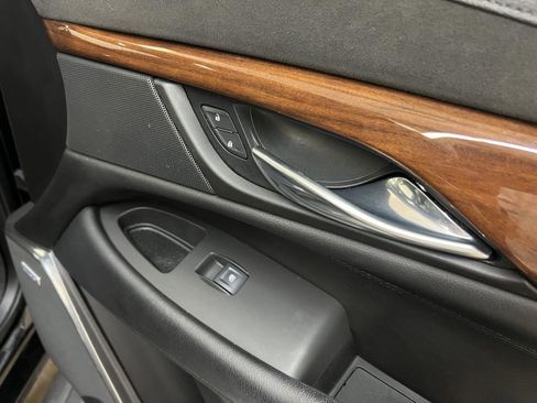Used 2015 Cadillac Escalade Premium image 25