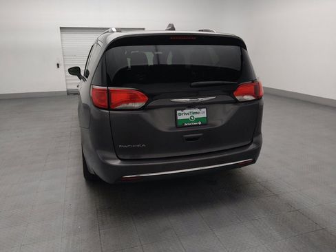 Used 2018 Chrysler Pacifica Touring-L w/ Tire & Wheel Group FWD image 6