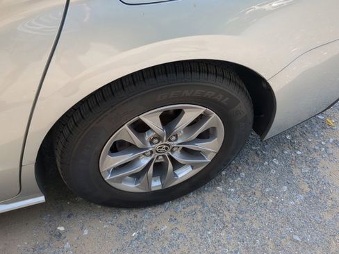 Used 2022 Toyota Sienna XLE image 12