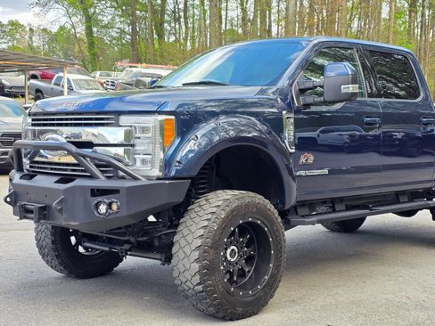 Used 2018 Ford F250 Lariat w/ Lariat Ultimate Package AWD/4WD image 2
