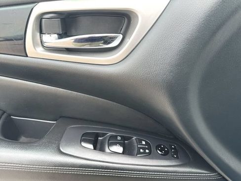 Used 2019 Nissan Pathfinder SV AWD/4WD image 22