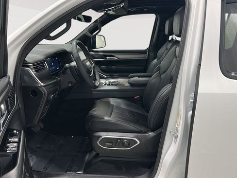 Used 2024 Jeep Wagoneer Series II image 9