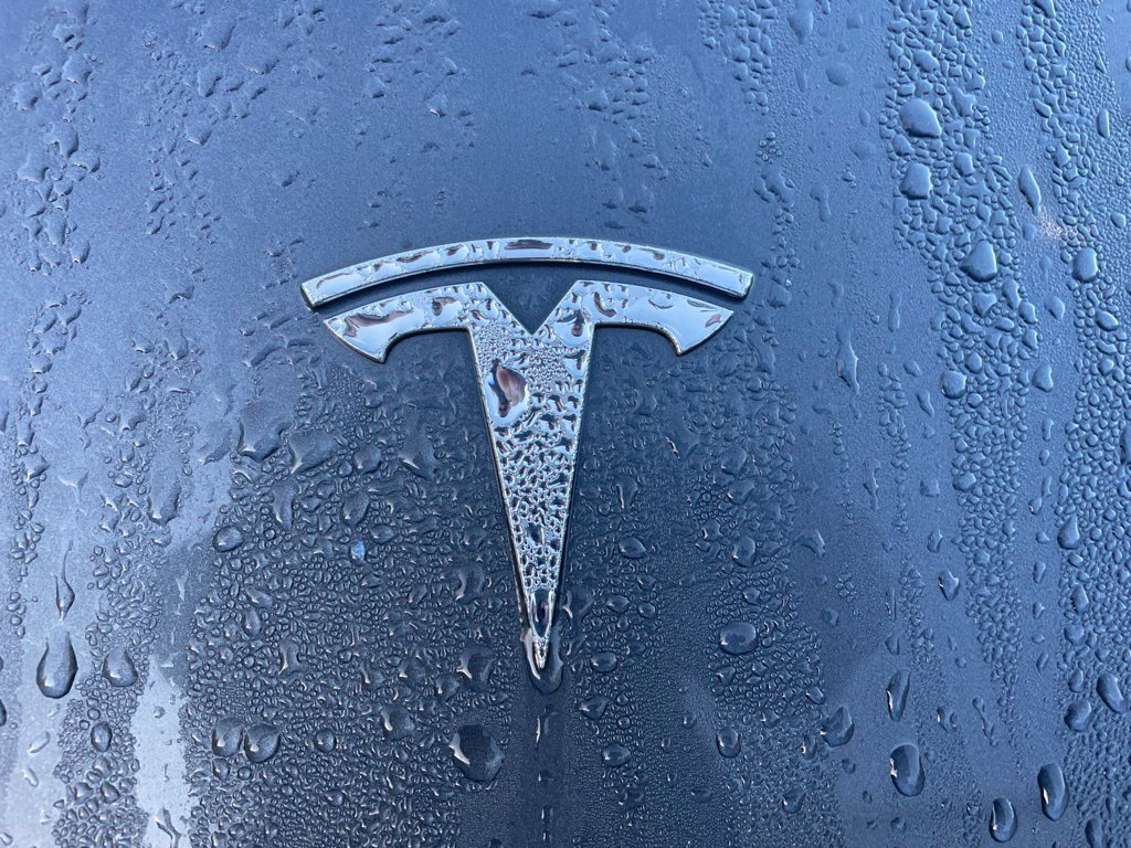 Used 2018 Tesla Model 3 Long Range RWD image 9