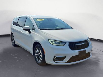 Used 2023 Chrysler Pacifica Touring-L