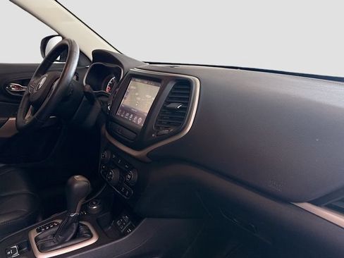 Used 2017 Jeep Cherokee Limited AWD/4WD image 28