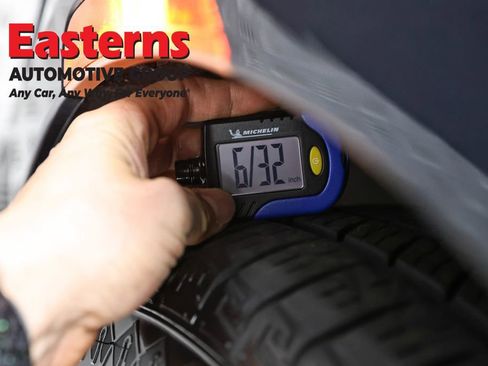 Used 2023 Chrysler Pacifica Touring-L FWD image 29