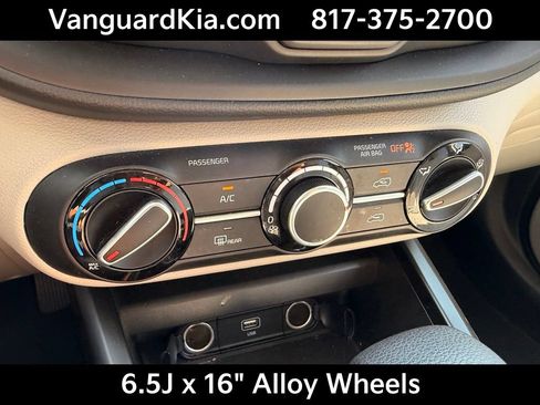 Certified 2025 Kia Soul LX w/ LX Technology Package FWD image 22