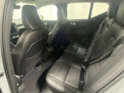 Used 2025 Volvo XC40 B5 Core image 13