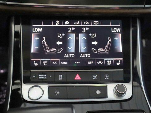 Used 2019 Audi Q8 Premium Plus w/ Premium Plus AWD/4WD image 18