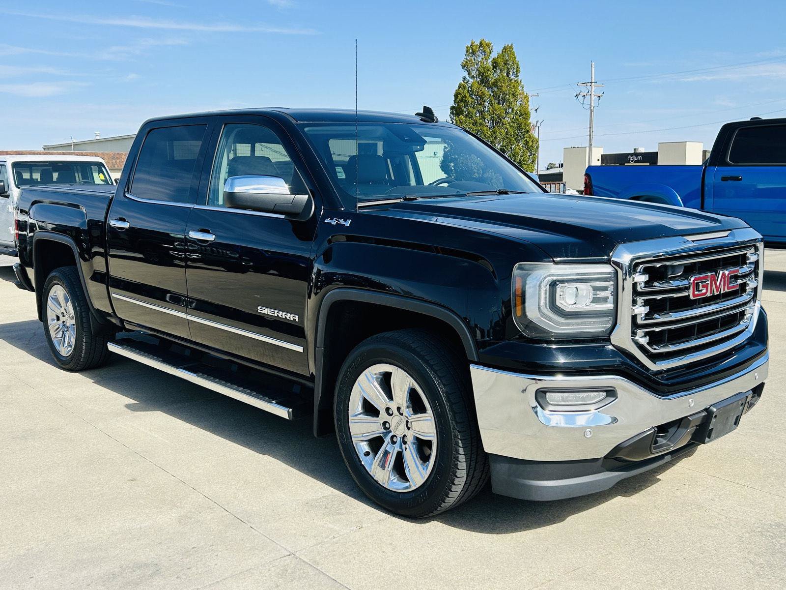 Used 2017 GMC Sierra 1500 SLT AWD/4WD image 2