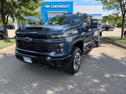 Used 2025 Chevrolet Silverado 2500 Custom w/ Custom Convenience Package AWD/4WD image 9